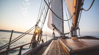 Starszy mężczyzna zamierza spędzić resztę życia na łodzi