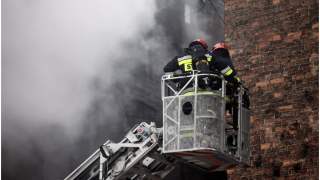 Bohater skoczył w ogień, by ratować człowieka