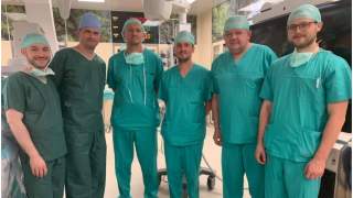 Chirudzy Grzegorz Religa i Michał Zembala po raz pierwszy razem przy stole operacyjnym.