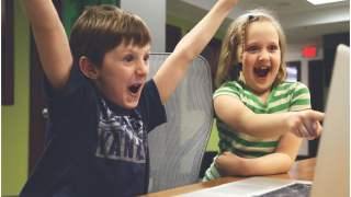 Firma przekaże laptopy rodzinom wielodzietnym