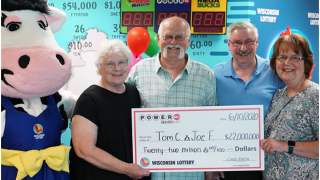 Mężczyzna wygrał 22 miliony i podzielił się z kolegą.