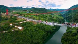 Najdłuższy szklany most na świecie