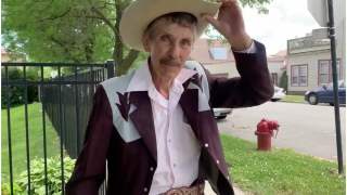 Emeryt Don Rosario sprzedawał w upale lody, ale już nie będzie musiał tego robić