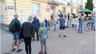 Kolejki do urn wyborczych 12 lipca 2020 roku.