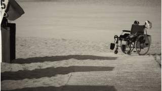 Uratowany z rzeki chłopiec poruszał się na wózku inwalidzkim