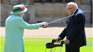 Królowa Elżbieta II i Thomas Moore.