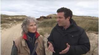 Zoe Lucas i Rick Visits podczas wywiadu na wyspie.