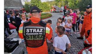 Strażackie pokazy przy prezydenckim zameczku