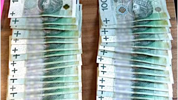 Znaleźli w pralce kilkadziesiąt tysięcy złotych. Sukces policji w walce z podejrzanymi o liczne oszustwa