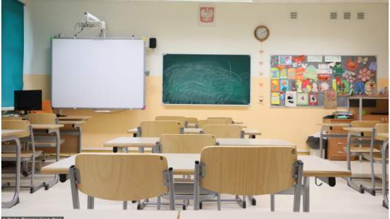 Dyrektorka Zespołu Szkolno-Przedszkolnego w Rojowie została zwolniona ze stanowiska za obraźliwe wpisy w internecie.