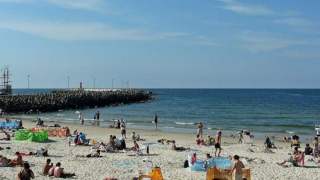 Kołobrzeg to jeden z najpopularniejszych polskich kurortów. Co kryje jego plaża?
