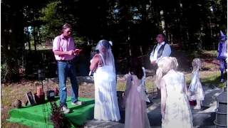 Felicity Kadlec i jej ślub z lalką zombie.