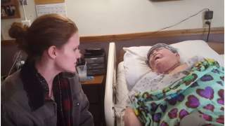 Pielęgniarka zaśpiewała anielskim głosem chorej kobiecie