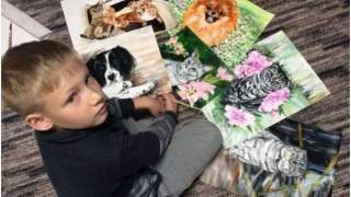 Chłopiec pomaga zbierać karmę i leki dla psów ze schroniska