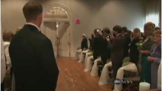 Panna młoda ze wzruszeniem doszła na ślubny ołtarz