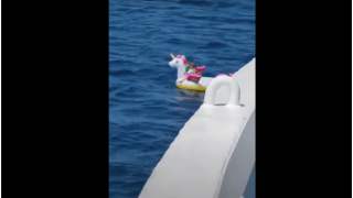 3-latka uratowana na środku oceanu