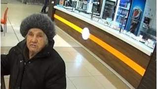 Niesamowite ofiarowanie pomocy bezdomnej kobiecie