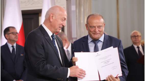 Posłowie KO, a wśród nich Riad Haidar, przeprosili za głosowanie za podwyżkami pensji