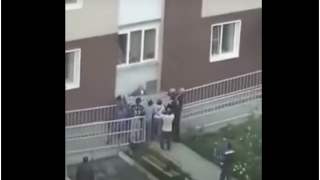 Matka wyrzuciła dzieci z okna, by ratować im życie