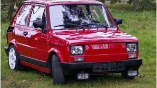 Fiat 126p do dorwania w zadziwiająco dobrym stanie