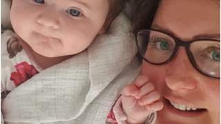 Włosy dziewczynki robią furorę