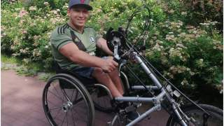 Artur Świercz został okradziony tuż pod swoim blokiem, w którym mieszka