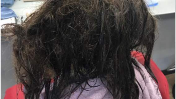 Fryzjerka uratowała włosy zrozpaczonej kobiety