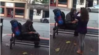 Dziewczynka podarowała bezdomnemu posiłek