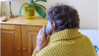 Kobieta nie mogła odwiedzić swojej rodziny samochodem. Wpadła więc na niezwykły pomysł i podróżowała helikopterem