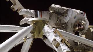 Księżyc okazał się niezwykłym miejscem do nagrania śmiesznego chodu astronauty