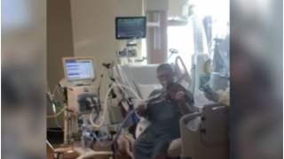 Mężczyzna postanowił zagrać dla medyków