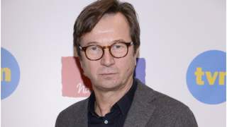 Piotr Cyrwus przebrany za kobietę poszedł na randkę. Wiemy co. wydarzy się w najbliższym odcinki "Na Wspólnej"