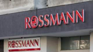 Rossmann wprowadził udogodnienia dla klientów związane z czekaniem w kolejkach