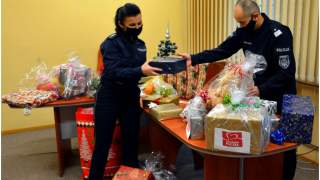 "Szlachetna Paczka": policjanci z całej Polski wzięli udział w szykowaniu prezentów dla podopiecznych akcji charytatywnej