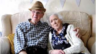 Miłość tej pary przetrwała aż 74 lata. On miał zaledwie 9 lat, gdy zakochał się w swojej przyszłej żonie